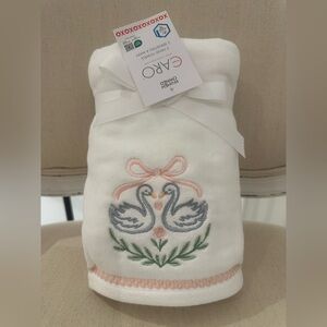 🦢 Swan & Bow Embroidery Guest Hand Towels Package of 2 NWT